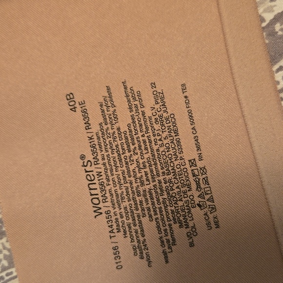 Warner's Women's Intimates Set - Black, White, and Tan Bras 40B Set of 3 - Picture 4 of 4